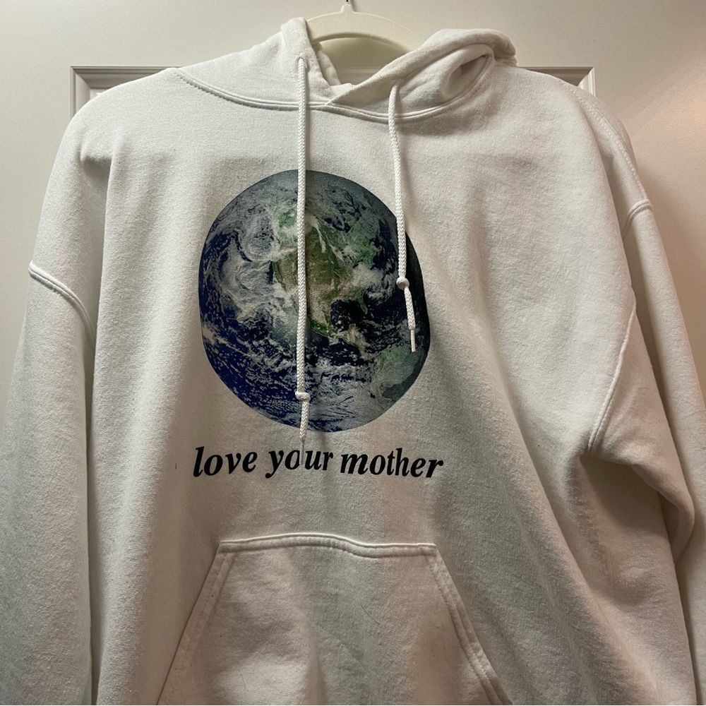 Women’s white sweatshirt “earth day”